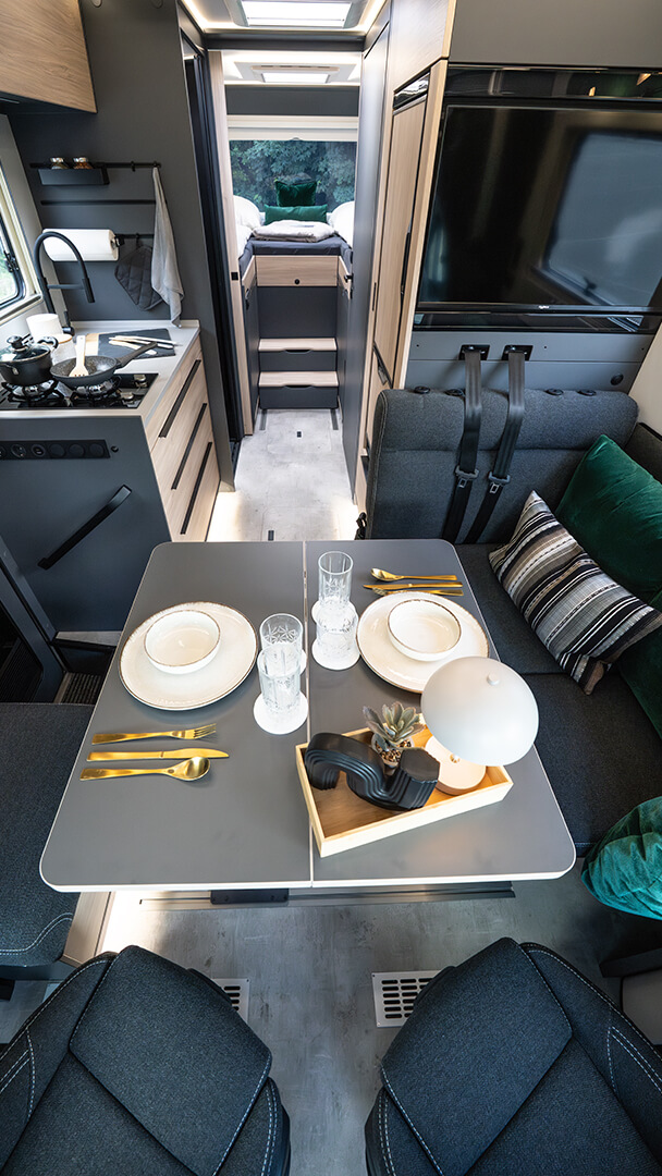 FRANKIA NOCTRA Teaser – Interior
